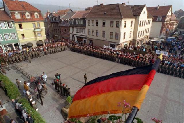 The First Group of Soldiers from the East German National People's Army is Sworn into the Bundeswehr (October 19, 1990)