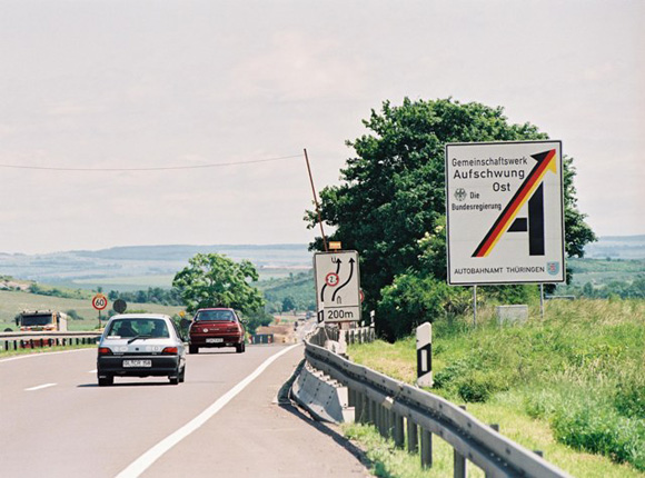 „Gemeinschaftswerk Aufschwung Ost”: Autbahnbaustelle in Thüringen (26. Juni 1995)