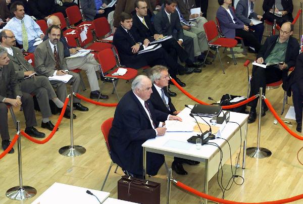 Alt-Kanzler Kohl vor dem Untersuchungsausschuss zur CDU-Spendenaffäre (29. Juni 2000)