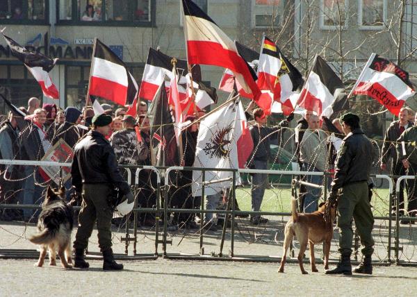 NPD-Kundgebung gegen doppelte Staatsbürgerschaft in Magdeburg (27. Februar 1999)