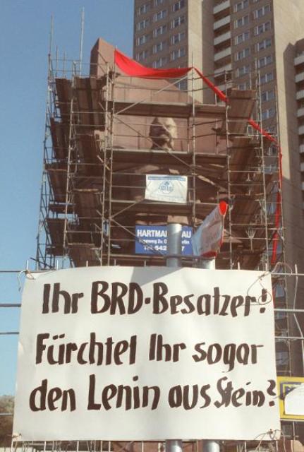 Protest against the Demolition of the Lenin Monument in Berlin (November 6, 1991)