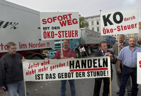 LKW-Blockade in Schwerin (13. September 2000)