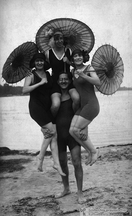Fun at the Wannsee (1925)
