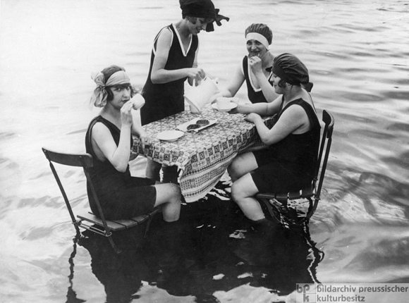 Summer Refreshment for City Dwellers (1925)