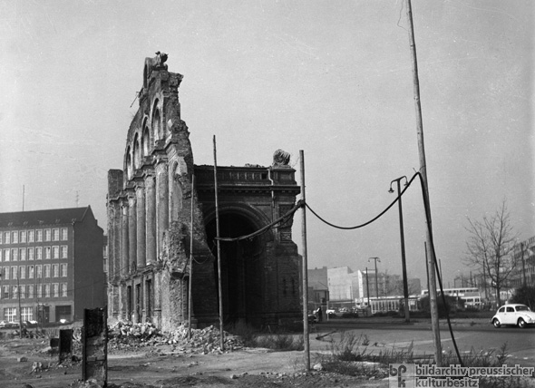 Ruine des Anhalter Bahnhofs (1962)