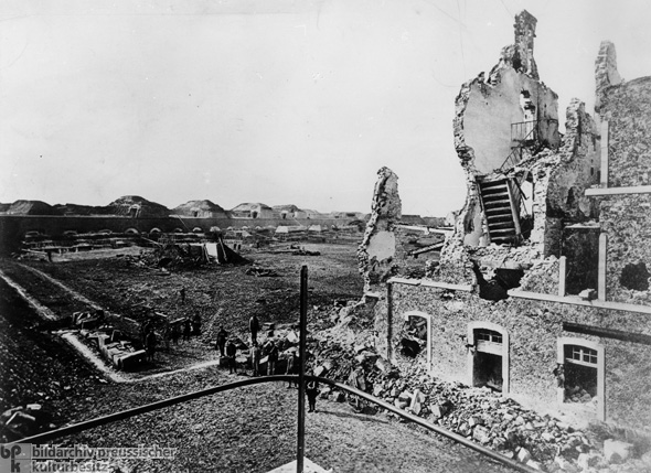 Die zerstörten Kasernen der Festungsanlage Fort Issy (1871)
