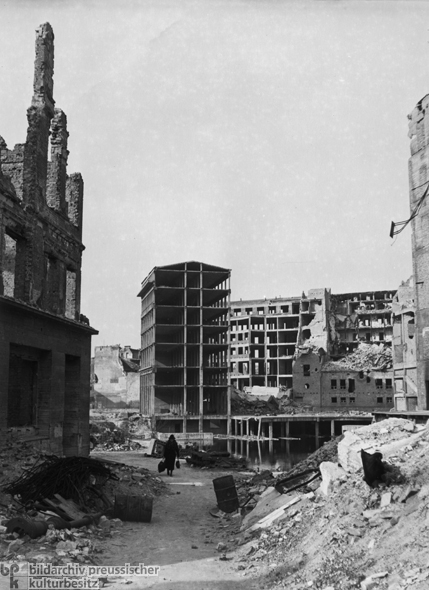 Ruinen von Wohn- und Bürohäusern (1946)