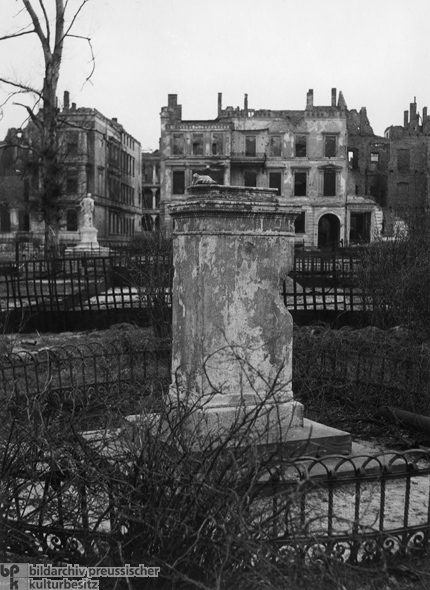 Pedestal in the Tiergarten (1945)