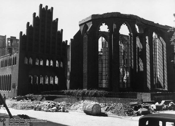 Ruine der Franziskaner-Klosterkirche (1946)