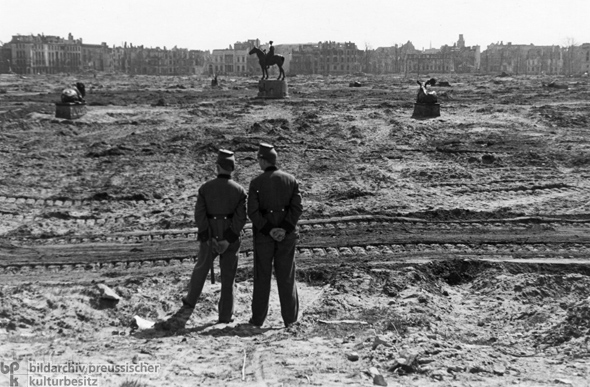 Policemen in the Tiergarten (1946)