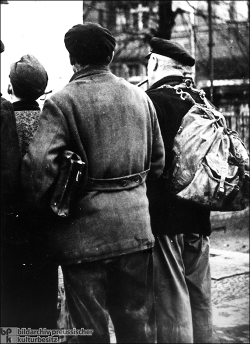 Hab und Gut im Rucksack (1945)