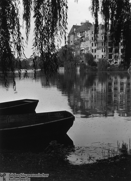 Boote am Ufer des Lietzensees (1946)