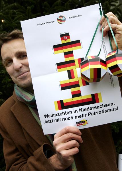Grünen-Aktion: „Weihnachten in Niedersachsen – jetzt mit noch mehr Patriotismus!” (13. Dezember 2004)