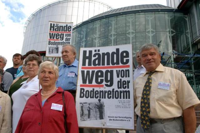 Enteignete Landbesitzer klagen vor dem Europäischen Gerichtshof für Menschenrechte (30. Juni 2005)