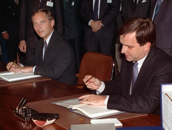 Signing the Unification Treaty (August 31, 1990)