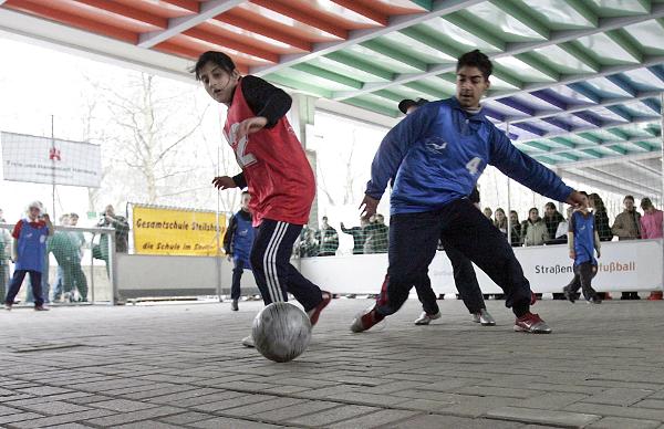 „Straßenfußball für Toleranz” (13. April 2006)