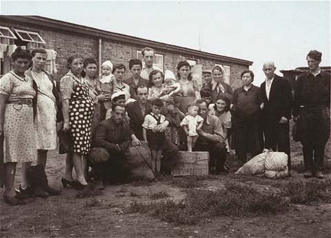 Ankunft der ersten Lagerbewohner (1945)