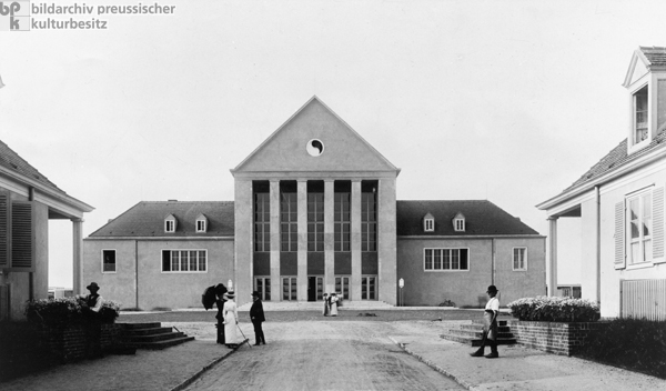 Festspielhaus der Bildungsanstalt für rhythmische Gymnastik in der Gartenstadt Hellerau (um 1913)