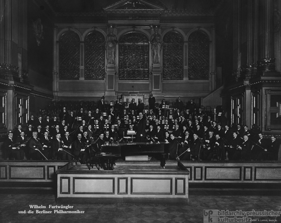 Wilhelm Furtwängler and the Berlin Philharmonic in the Old Philharmonic on Bernburger Strasse (1925)