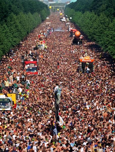 Die Love Parade in Berlin (10. Juli 1999)