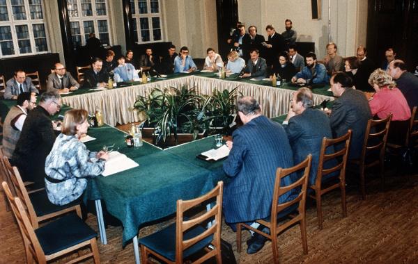 Erste Sitzung des Zentralen Runden Tisches (7. Dezember 1989)
