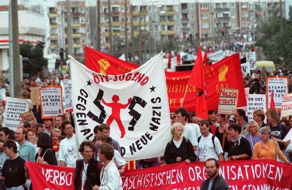 Demonstration gegen Ausländerfeindlichkeit in Rostock-Lichtenhagen (29. August 1992)