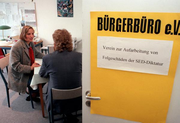 Bürgerbüro des Vereins zur Aufarbeitung von Folgeschäden der SED-Diktatur (2. September 1998)