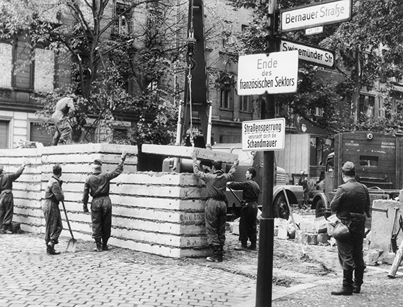 Ersetzung der Steinmauer durch eine Betonmauer (1. Juli 1963)