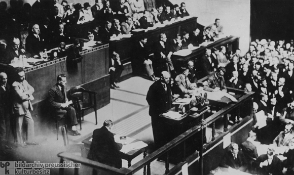 Außenminister Gustav Stresemann bei seiner Rede vor der Vollversammlung des Völkerbunds in Genf (10. September 1926)