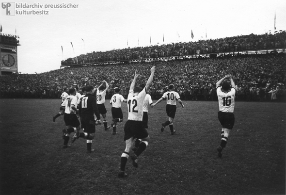 Jubel um das „Wunder von Bern”: Fußballweltmeisterschaft (4. Juli 1954)