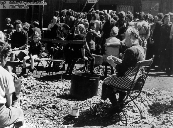 Alltag im Berliner Auffanglager (1945)