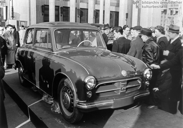 Frisch vom Band: Modell „P 70” in Berlin (um 1956)