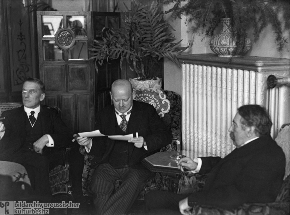 Foreign Ministers' Meeting in the Foyer of the Hotel "Splendide" in Lugano (December 1928)