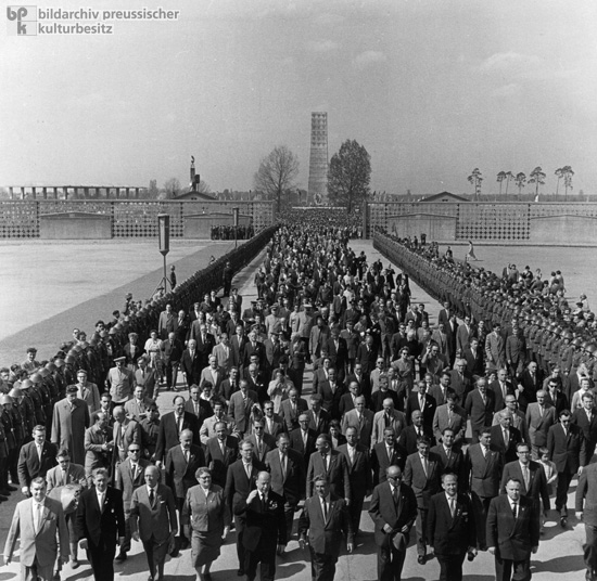 Einweihung der Mahn- und Gedenkstätte Sachsenhausen (22. April 1961)