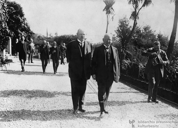 Reichskanzler Hans Luther und Außenminister Gustav Stresemann in Locarno (Oktober 1925)