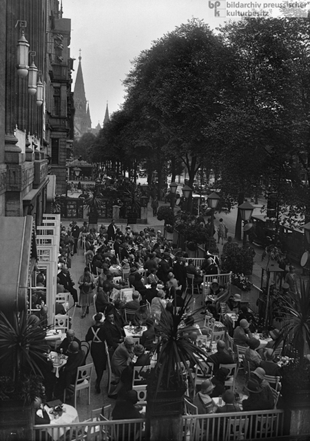 Café Wien on Berlin's Kurfürstendamm, with the Kaiser Wilhelm Memorial Church [<I>Gedächtniskirche</i>] in the Background (1929)