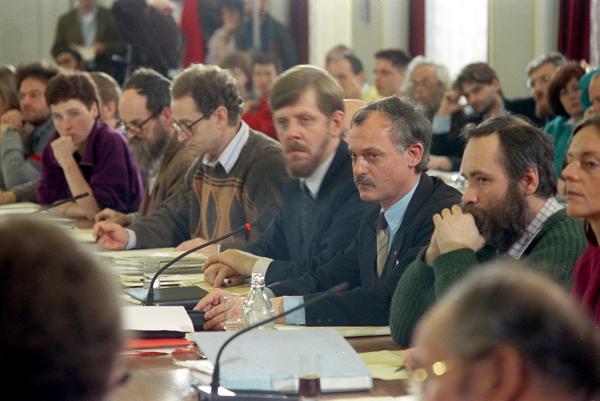 Eine Sitzung des Zentralen Runden Tisches in Ost-Berlin (22. Januar 1990)