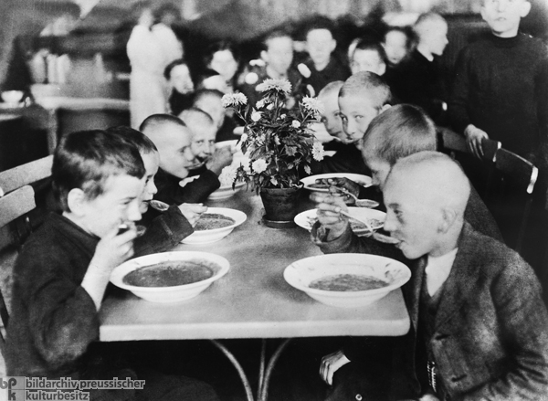 Kostenlose Kinderspeisung (1917)