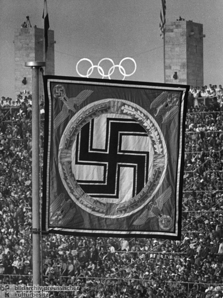 Standarte des Führers im Berliner Olympiastadion während der Olympischen Spiele (1936) 